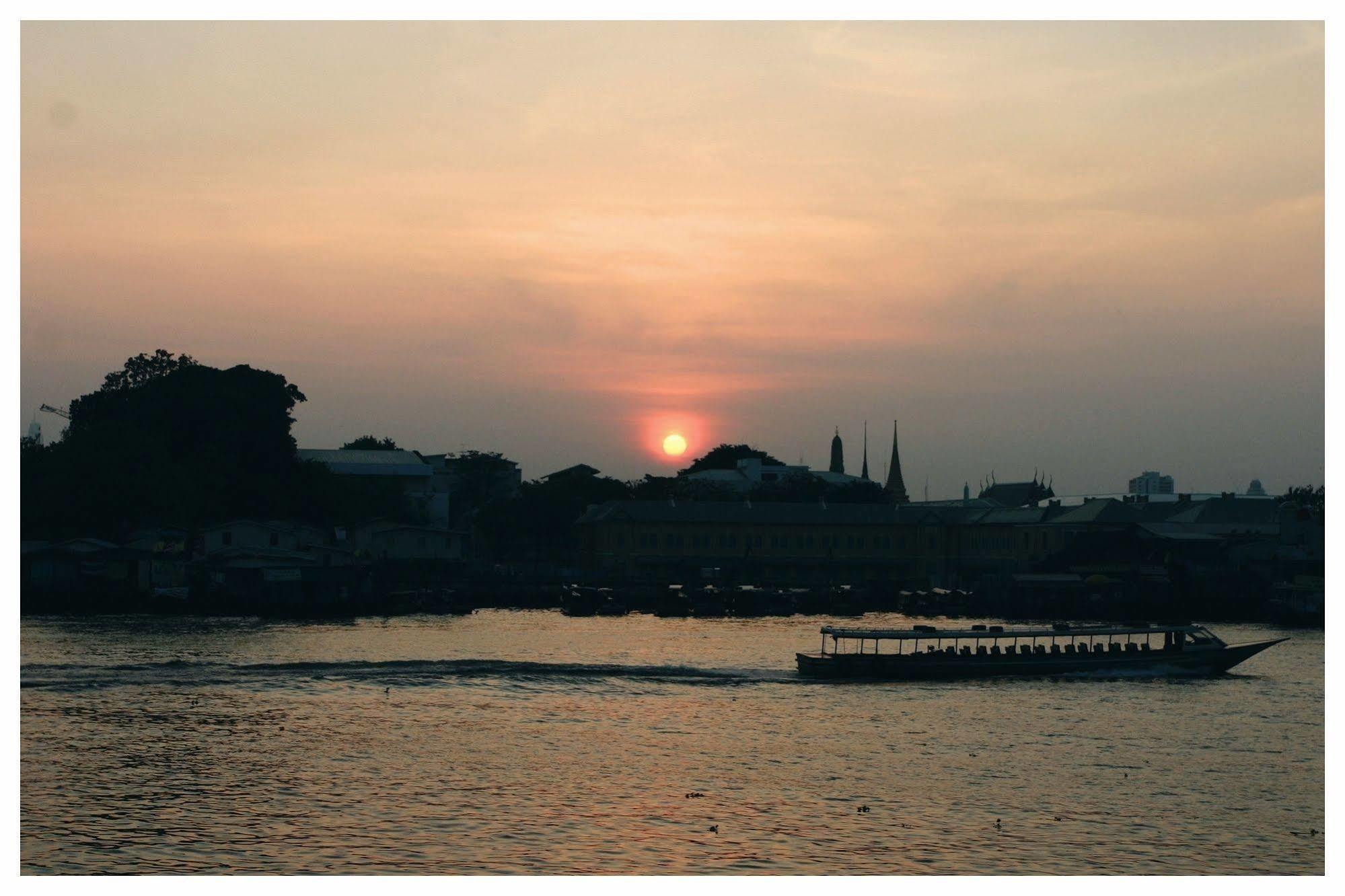 Ibrik Resort By The River Bangkok Buitenkant foto